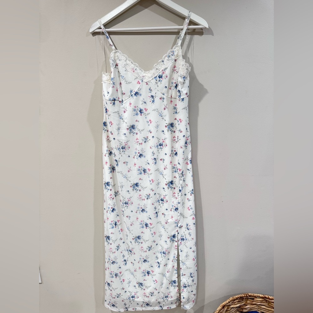 NWT No Boundaries White and Blue Floral Lace Top